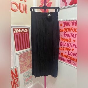 NWT OZAI N KU Crinkle Midi Skirt